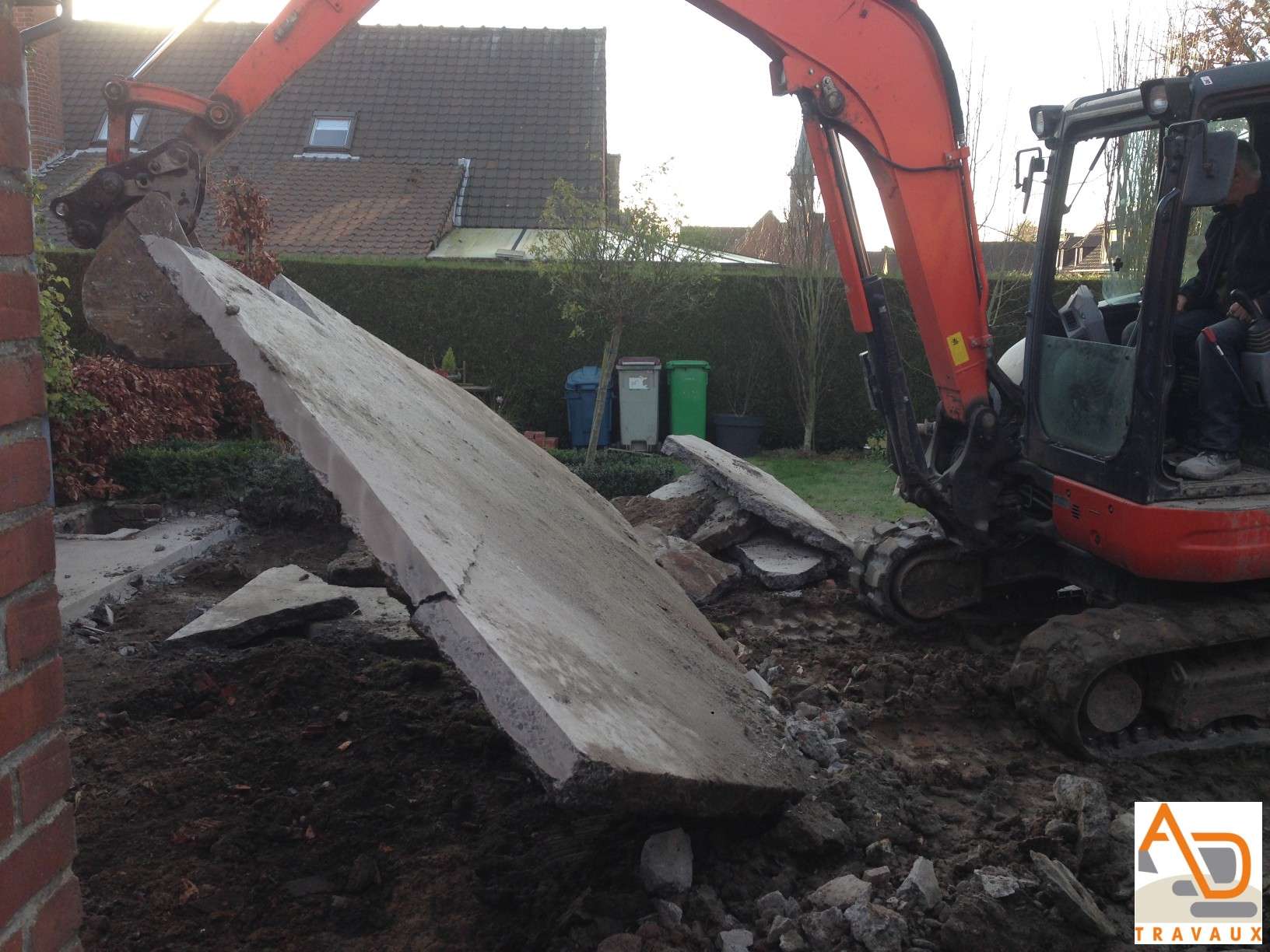 Démolition à Le Maisnil (Nord)