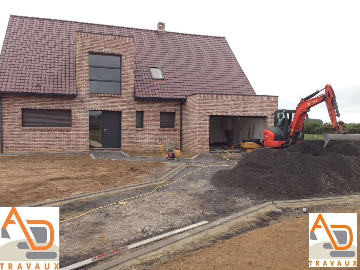 Pose d’enrobés / macadam / bitume à Illies (Nord)