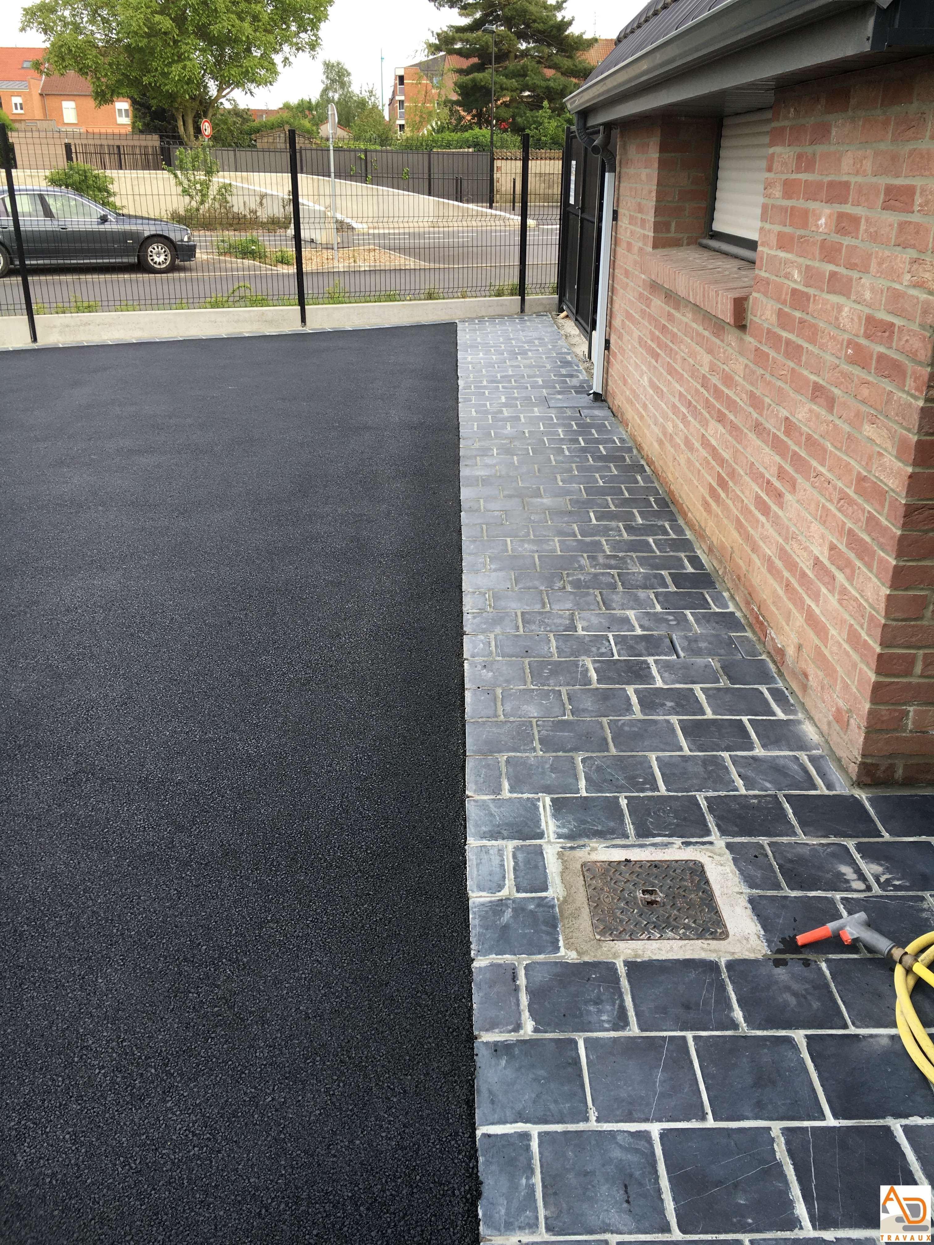 Pose d’enrobés / macadam / bitume à Lesquin (Nord)