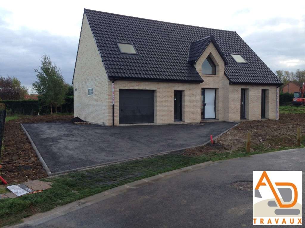 Pose d’enrobés / macadam / bitume à Aix-Noulette (Pas-de-Calais)