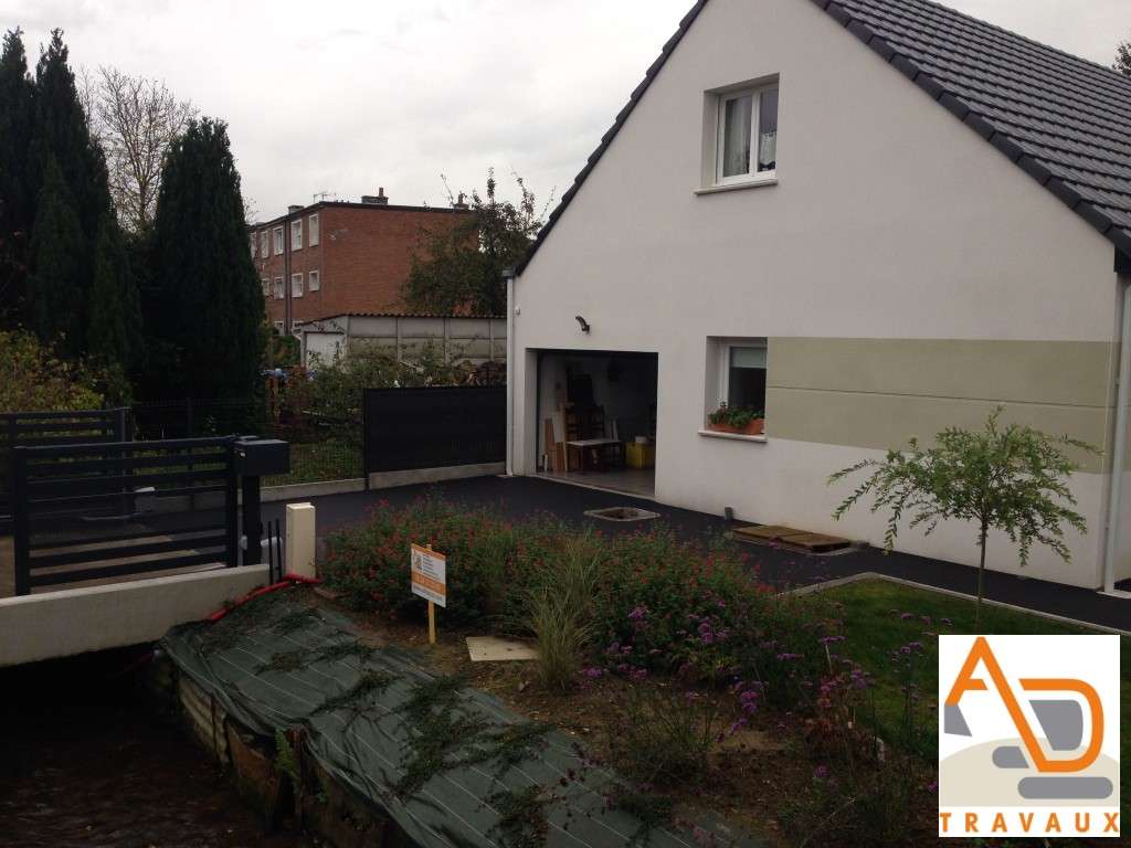 Pose d’enrobés / macadam / bitume à Angres (Pas-de-Calais)