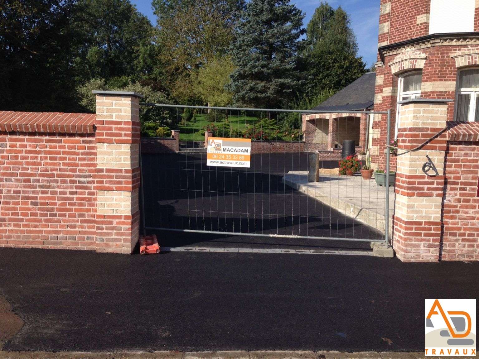 Pose d’enrobés / macadam / bitume à Duisans (Pas-de-Calais)