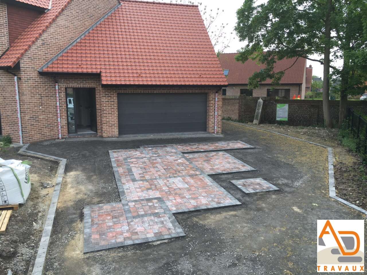 Pose d’enrobés / macadam / bitume à Labourse (Pas-de-Calais)