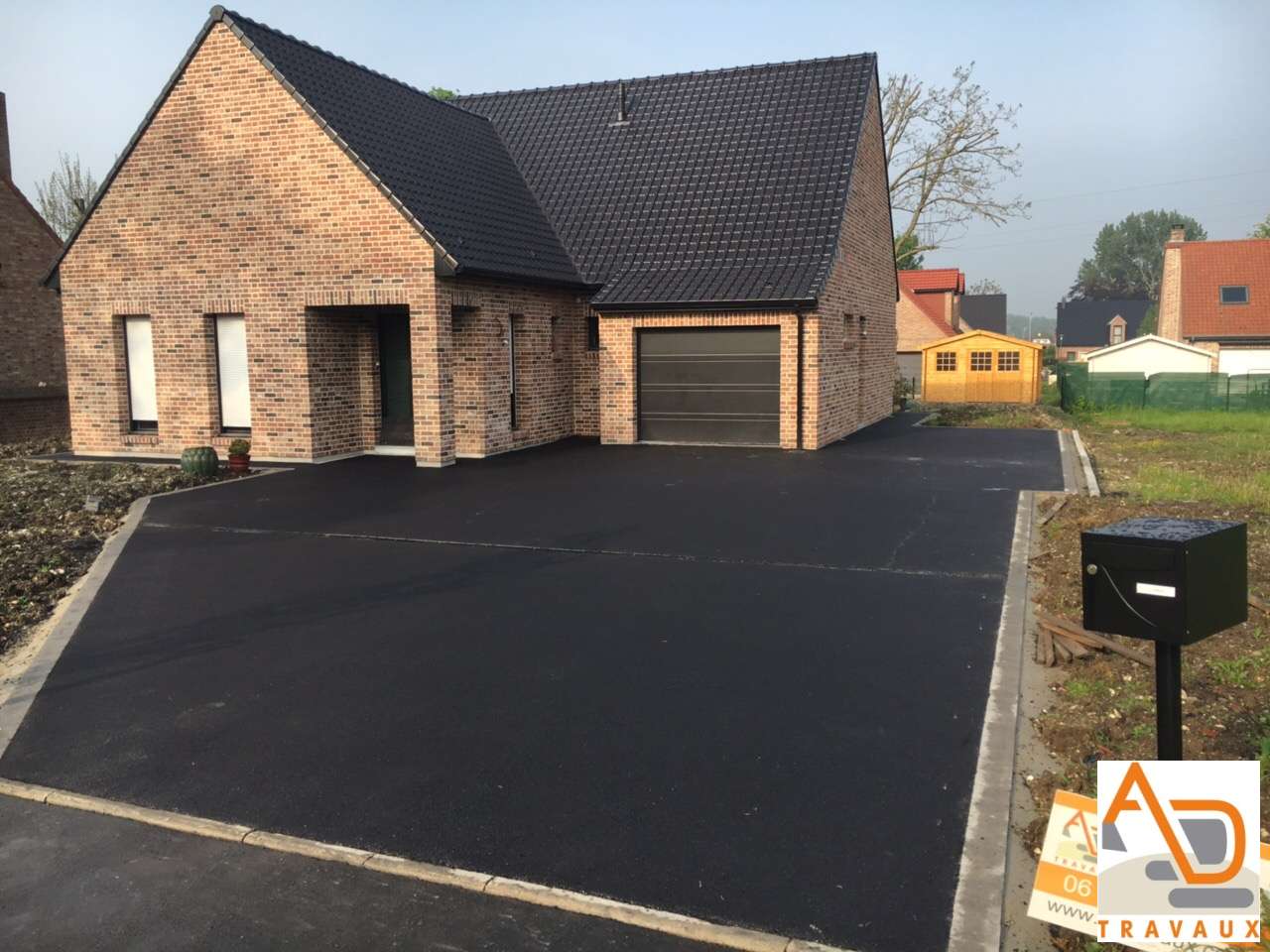 Pose d’enrobés / macadam / bitume à Labourse (Pas-de-Calais)