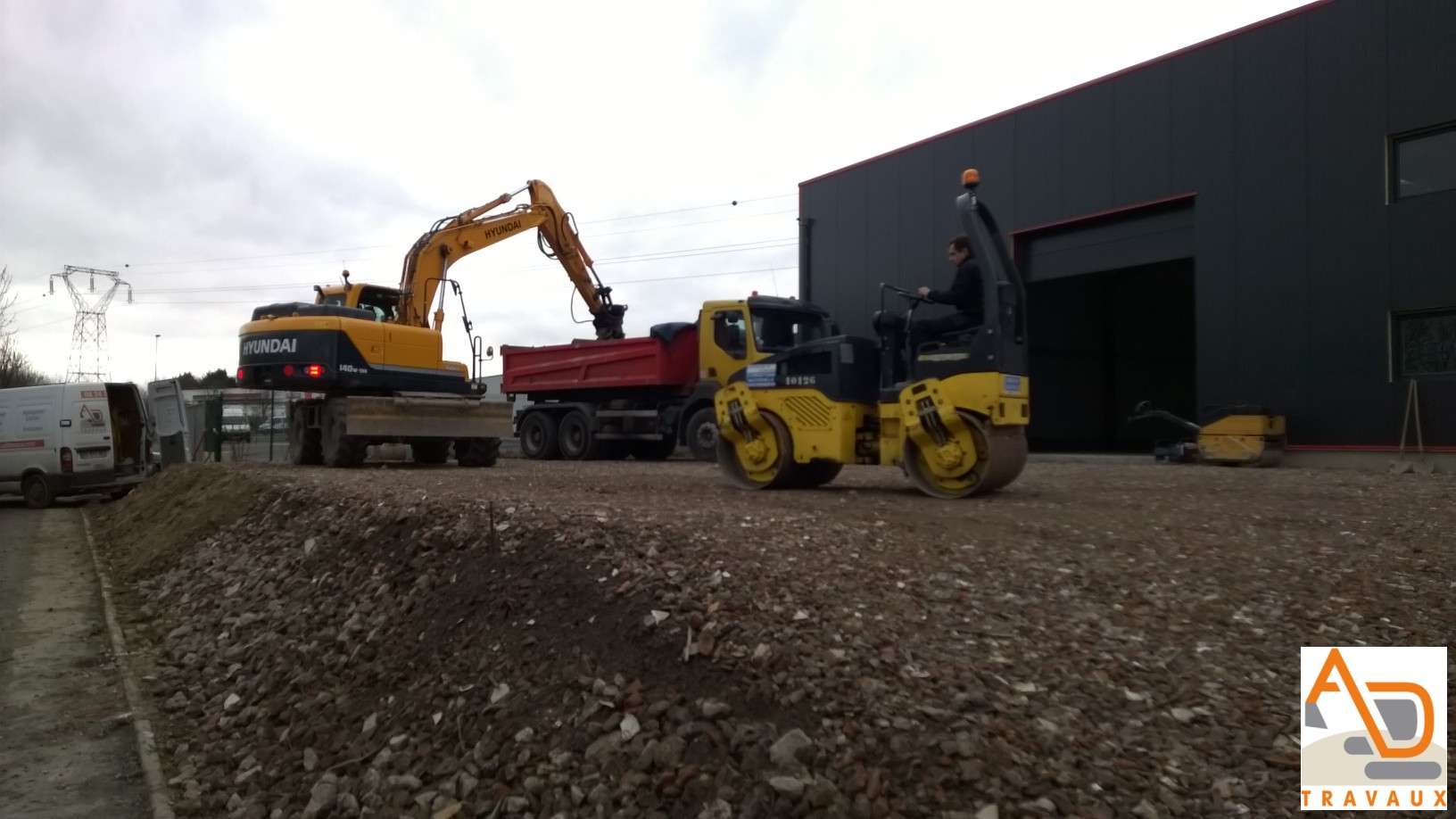 Pose d’enrobés / macadam / bitume à Lens (Pas-de-Calais)