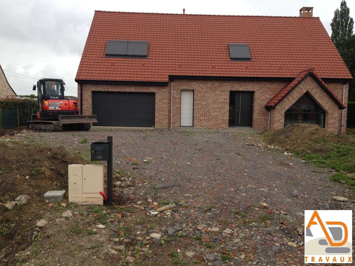 Pose d’enrobés / macadam / bitume à Locon (Pas-de-Calais)