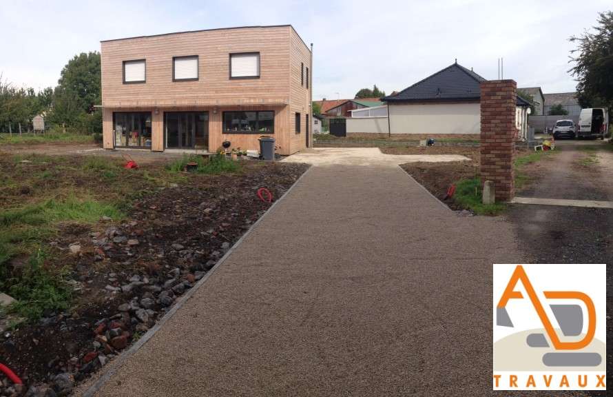 Pose d’enrobés / macadam / bitume à Neuville Saint Vaast (Pas-de-Calais)