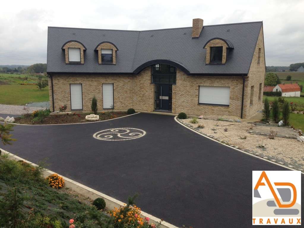 Pose d’enrobés / macadam / bitume à SERQUES (Pas-de-Calais)