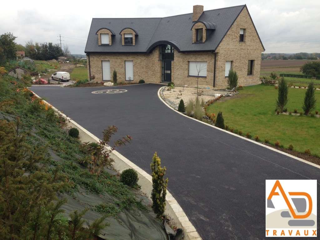 Pose d’enrobés / macadam / bitume à SERQUES (Pas-de-Calais)